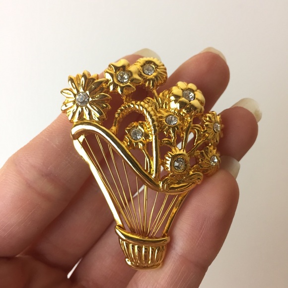 Vintage Monet Gold Tone Flower Basket Brooch - Picture 7 of 8